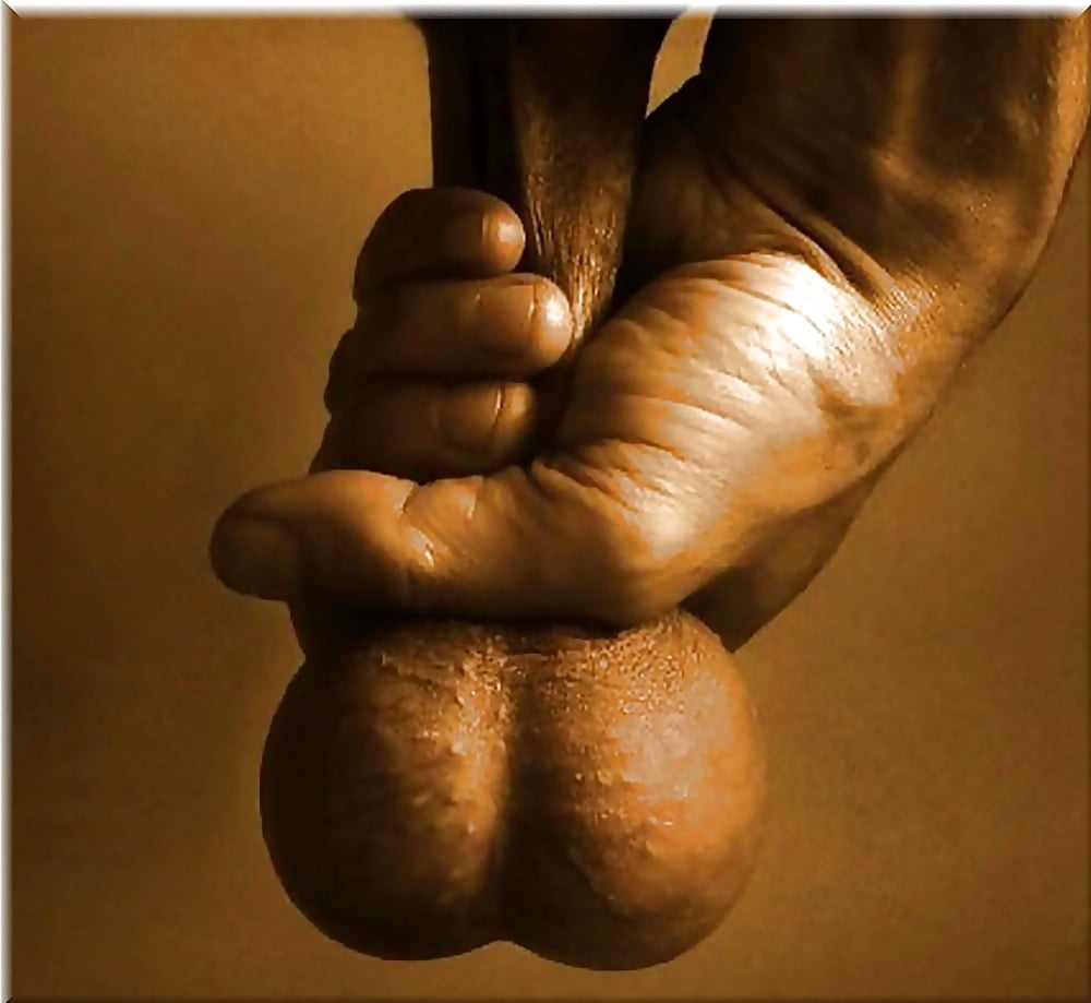 Секси Мэн с голыми яйцами