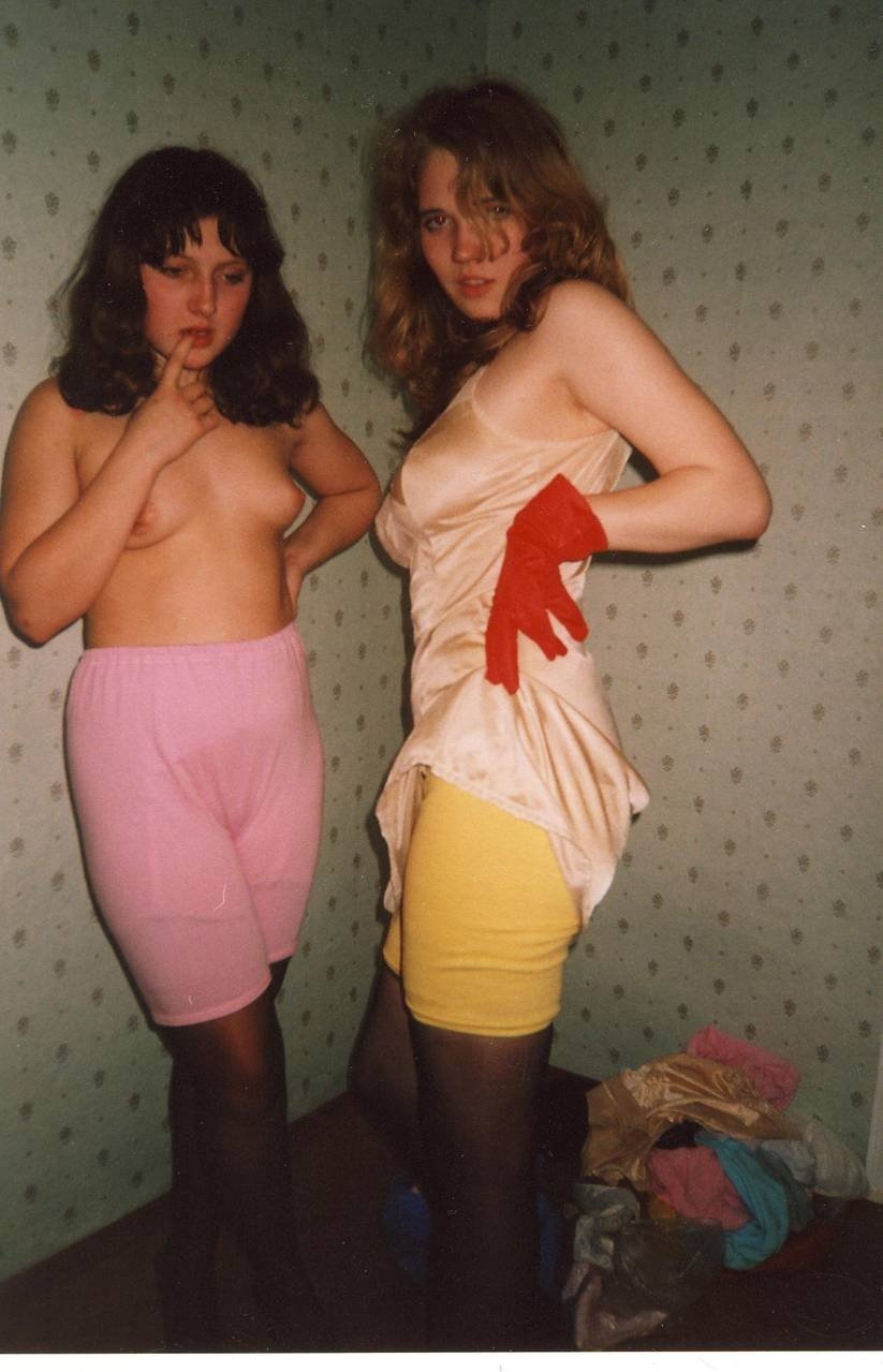 Голые женщины в панталонах