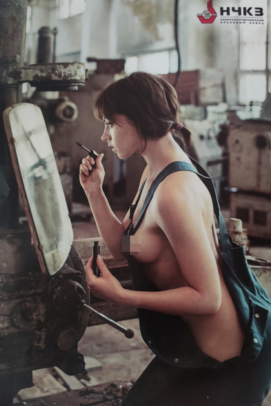 Крановщица с голыми сиськами