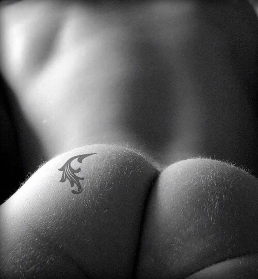 Голый мужчина вид сзади