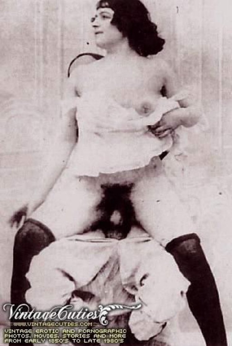 Мужик лижет у девушки карлика