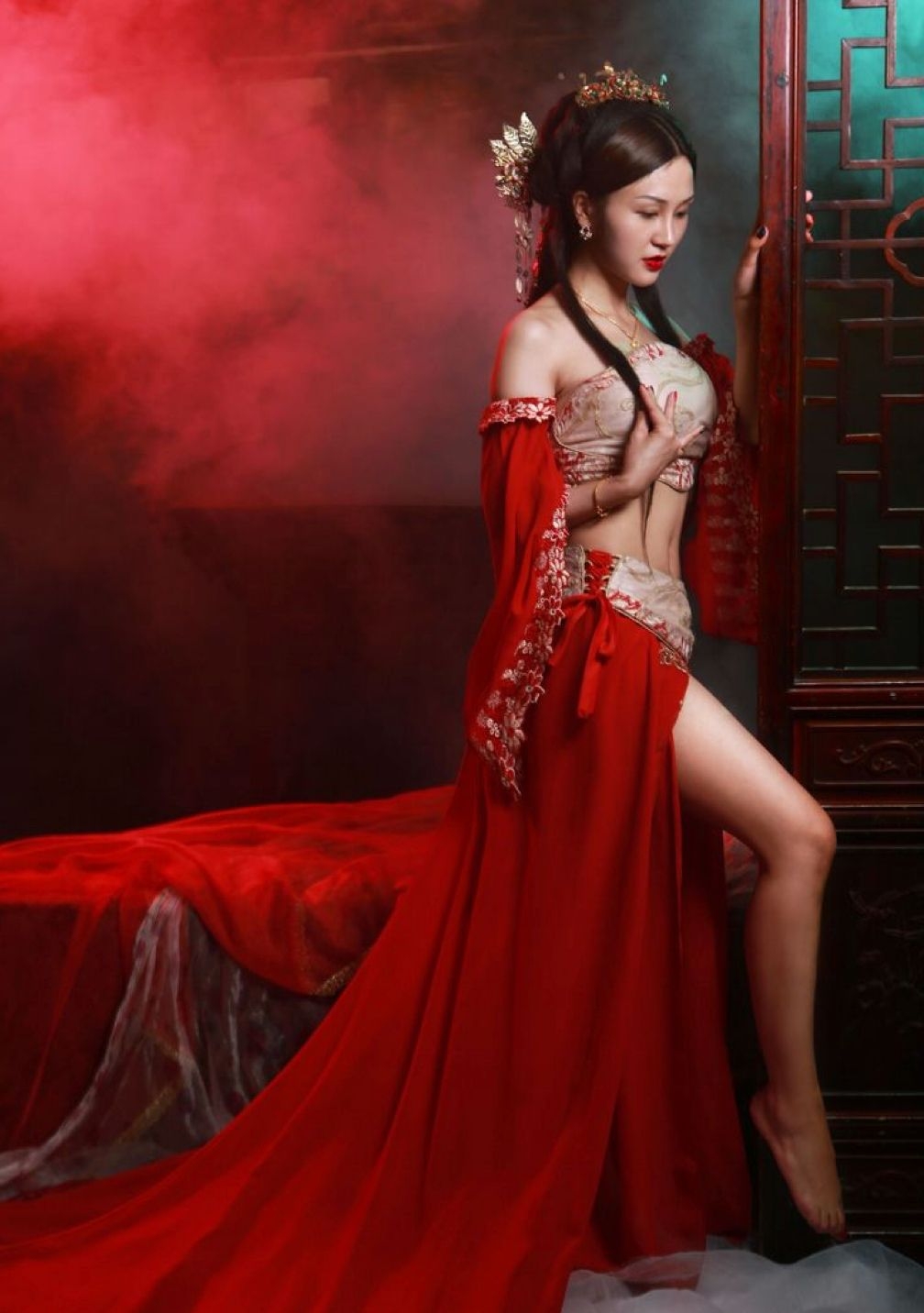 Китайская актриса в Красном Ханьфу