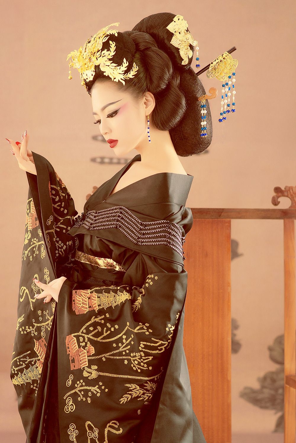 Азиатки в национальной одежде