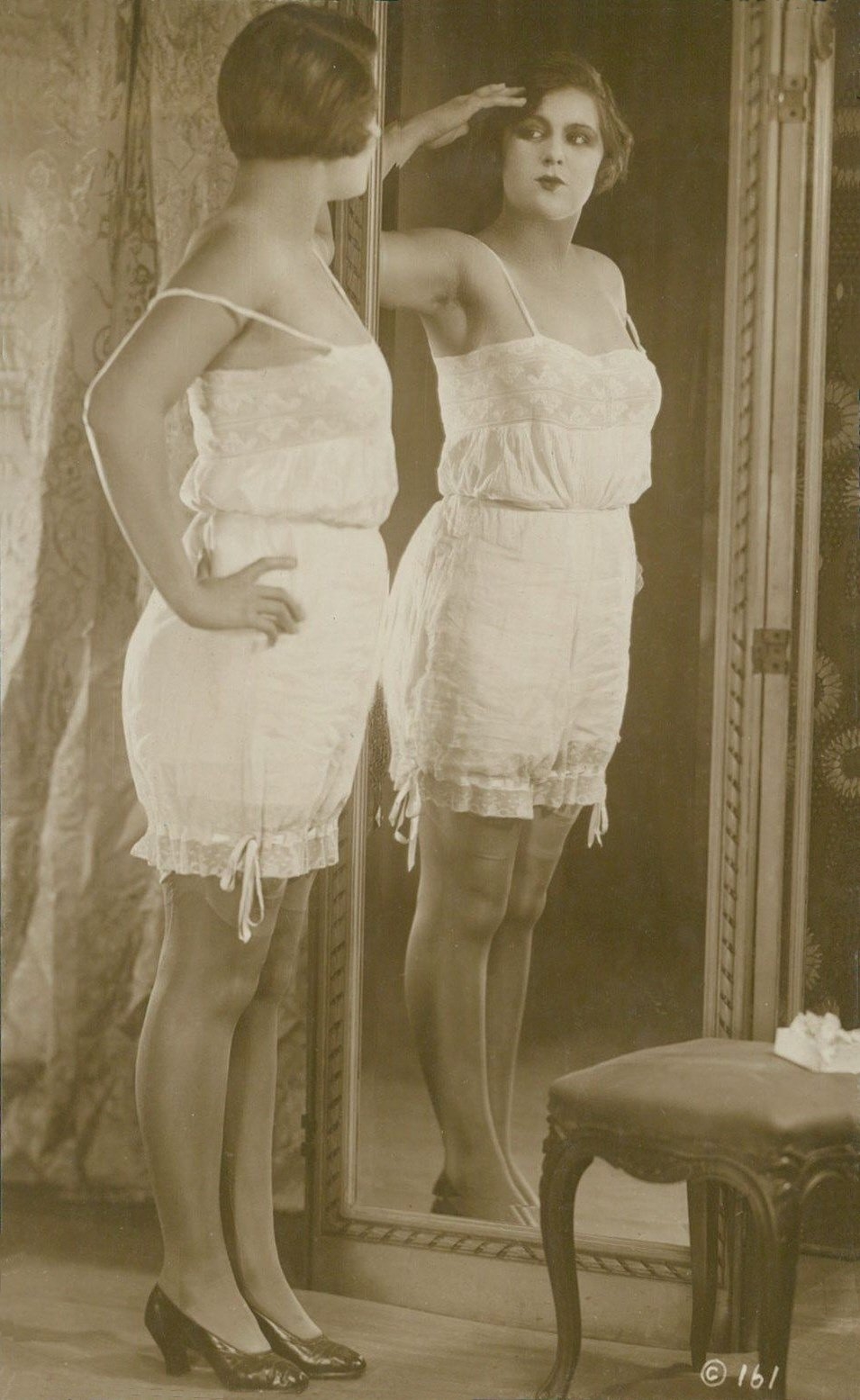 Старухи в трусах ретро