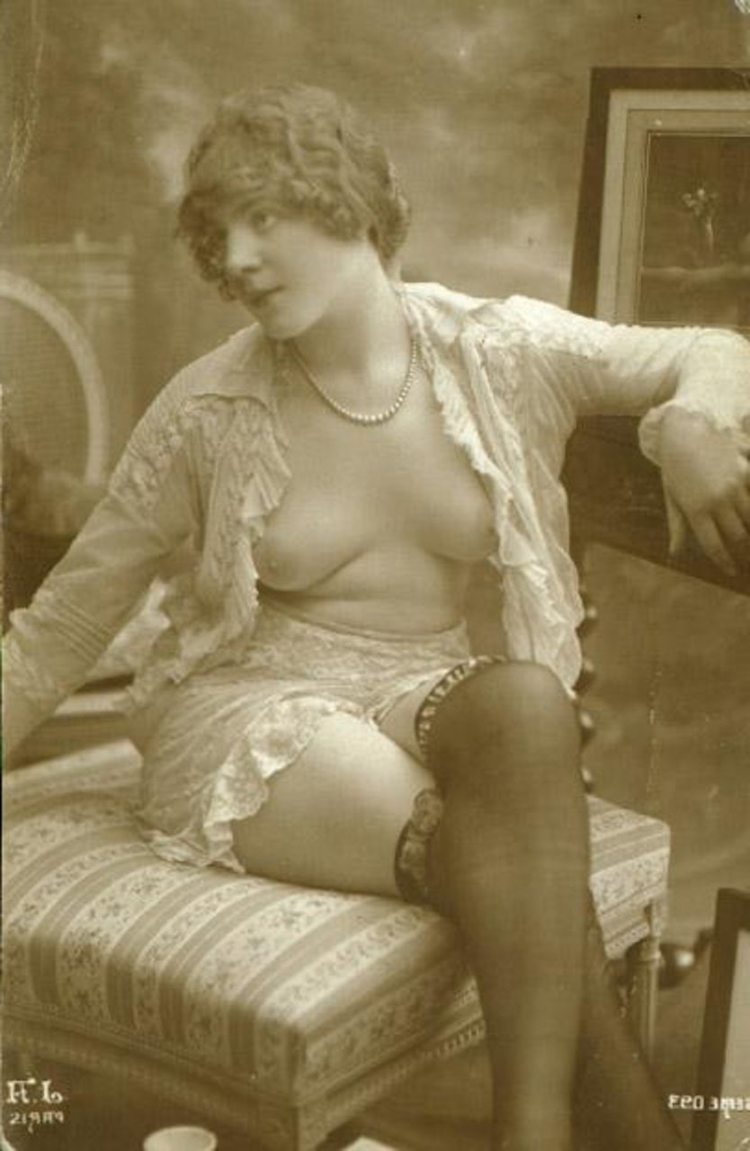 Ретро женщины без трусиков