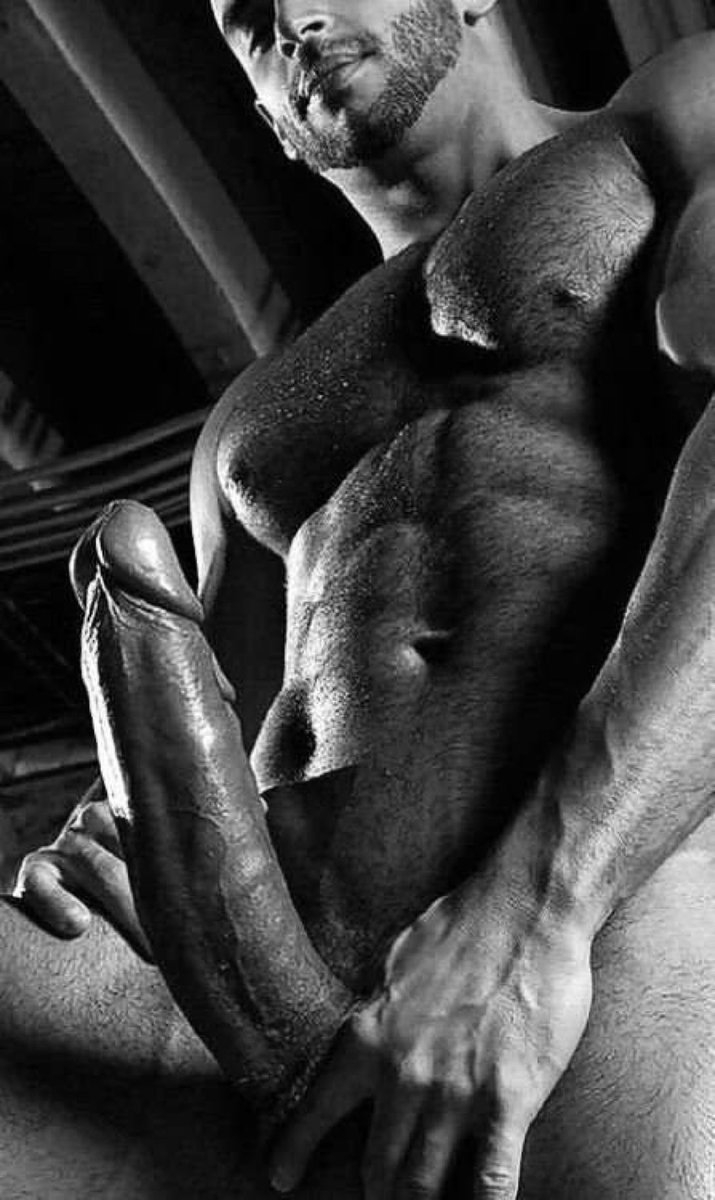 Красивый голый мужчина с членом