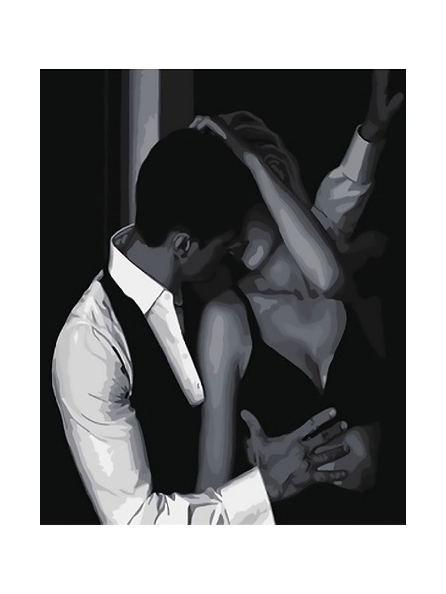 Мужчина прижимает женщину