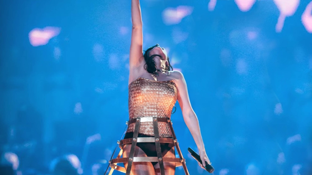 Шарон ден Адель в купальнике