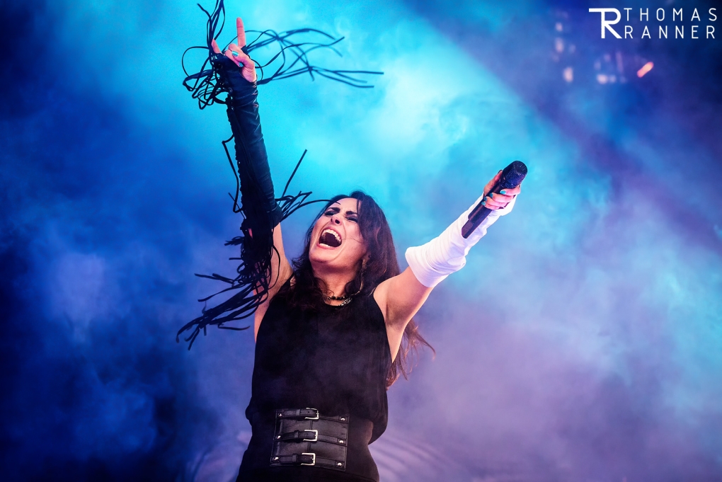 Шарон ден Адель без макияжа