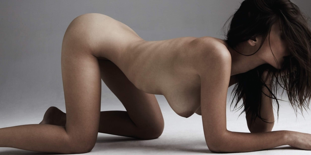 Эмили Ратажковски ню