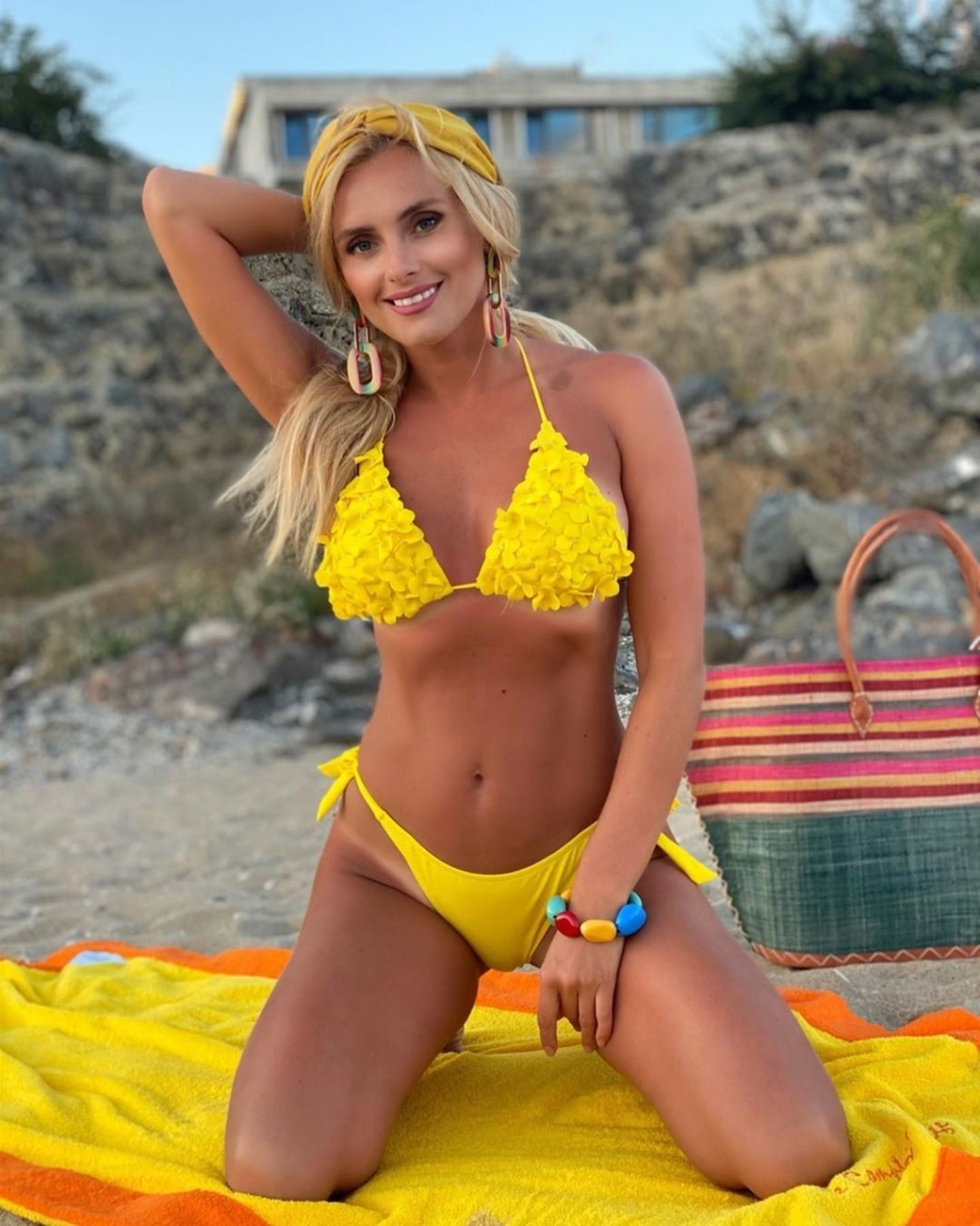 Ирина Федишин в купальнике