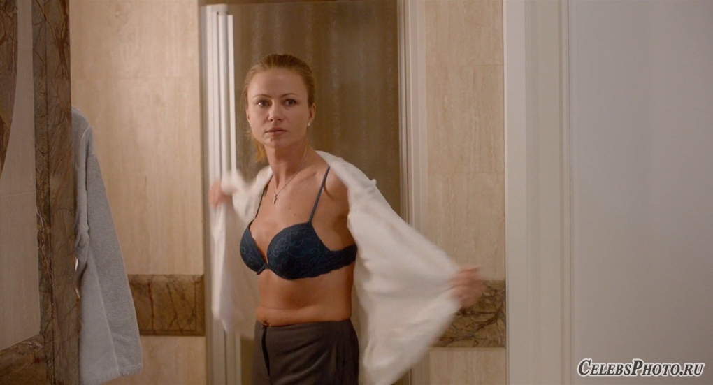 Naruna Costa breasts Scene in Brotherhood