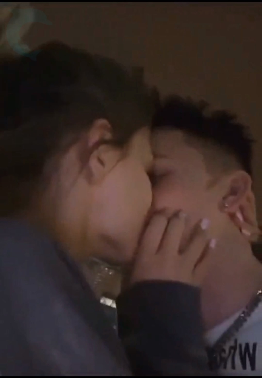 Даня Милохин и Юля гаврилина поцелуй