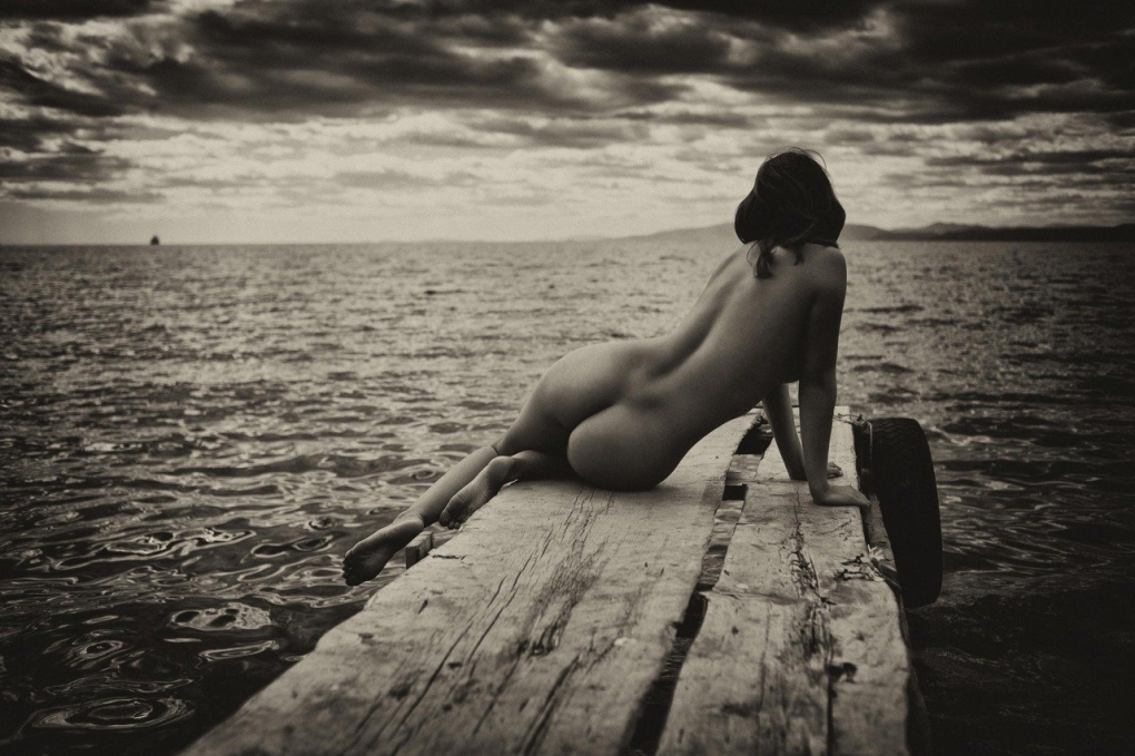 Красивая женская спина ню