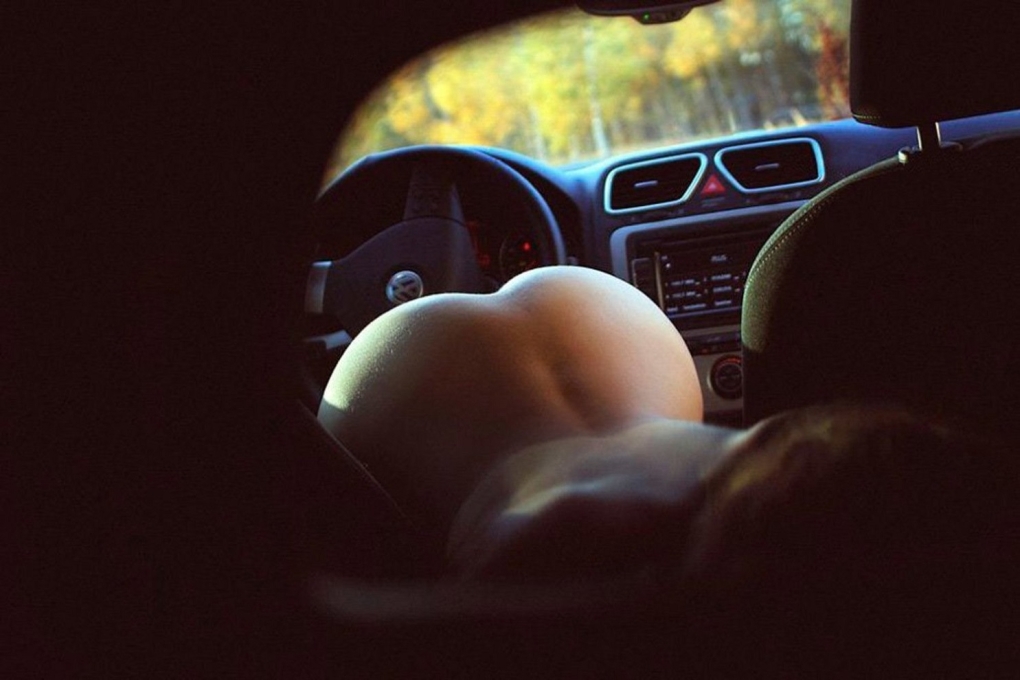 Красивые эротические фото в машине