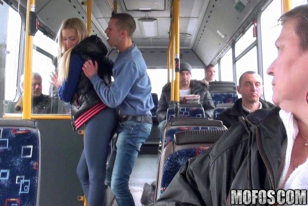 Групповой трах в автобусе