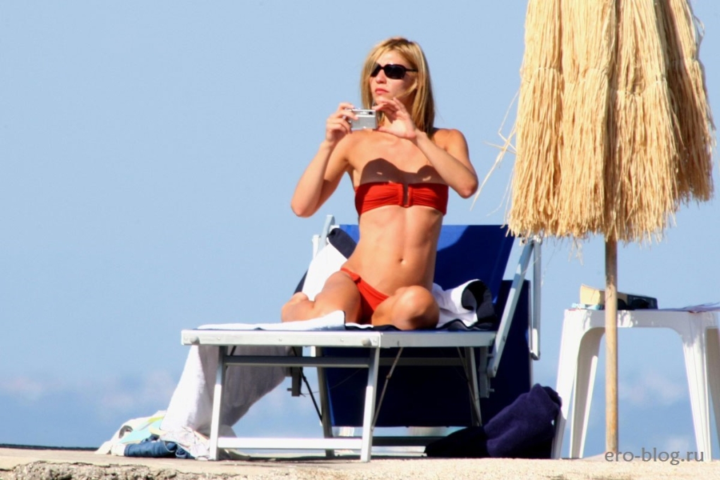 Клэр Фой постельные сцены