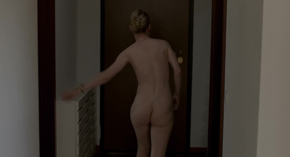 Сандра Хюллер в купальнике