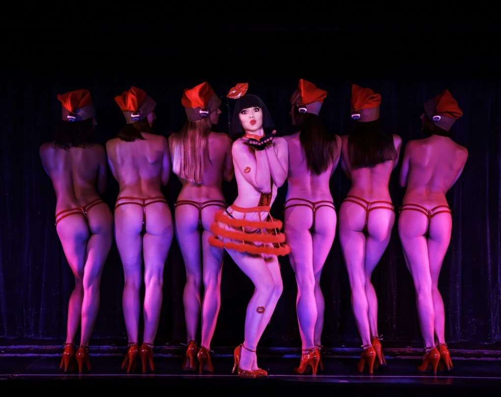 Голые танцовщицы варьете