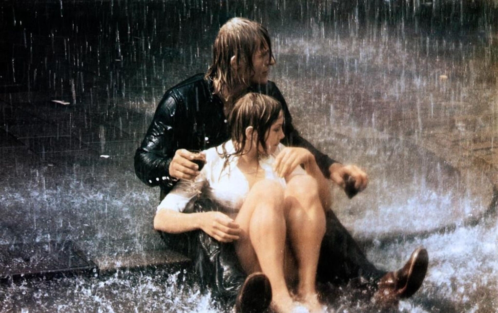 Девушка под дождем