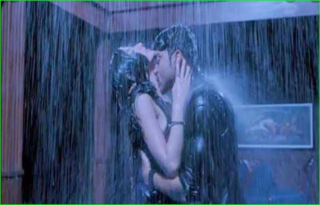 Голые азиатки под дождем