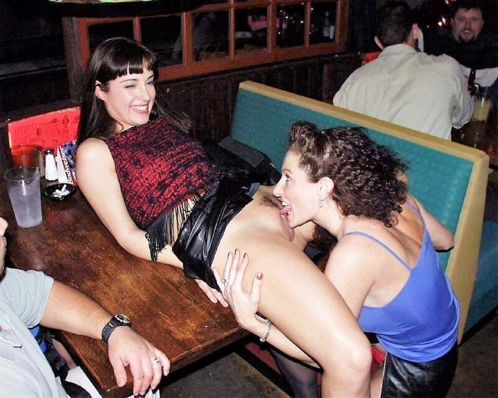 Кунилингус пьяной девушке в чулках