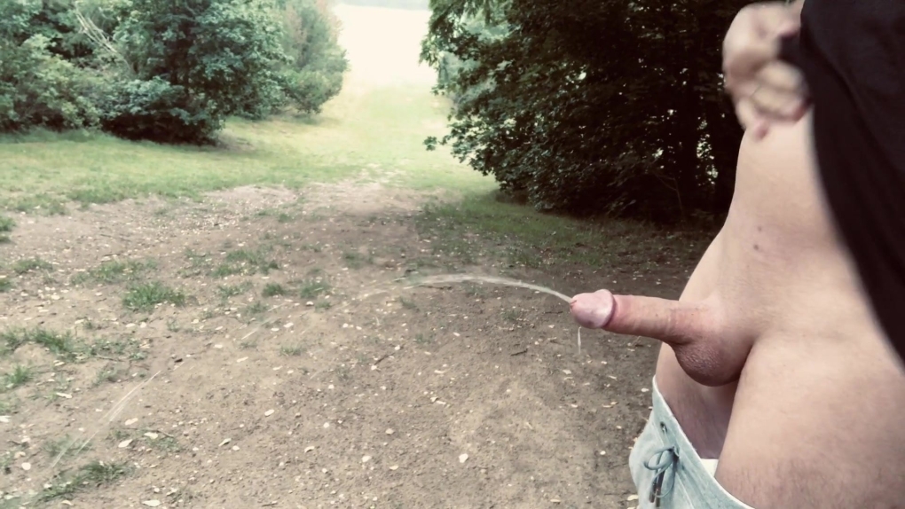 Мускулистые мужчины писсинг