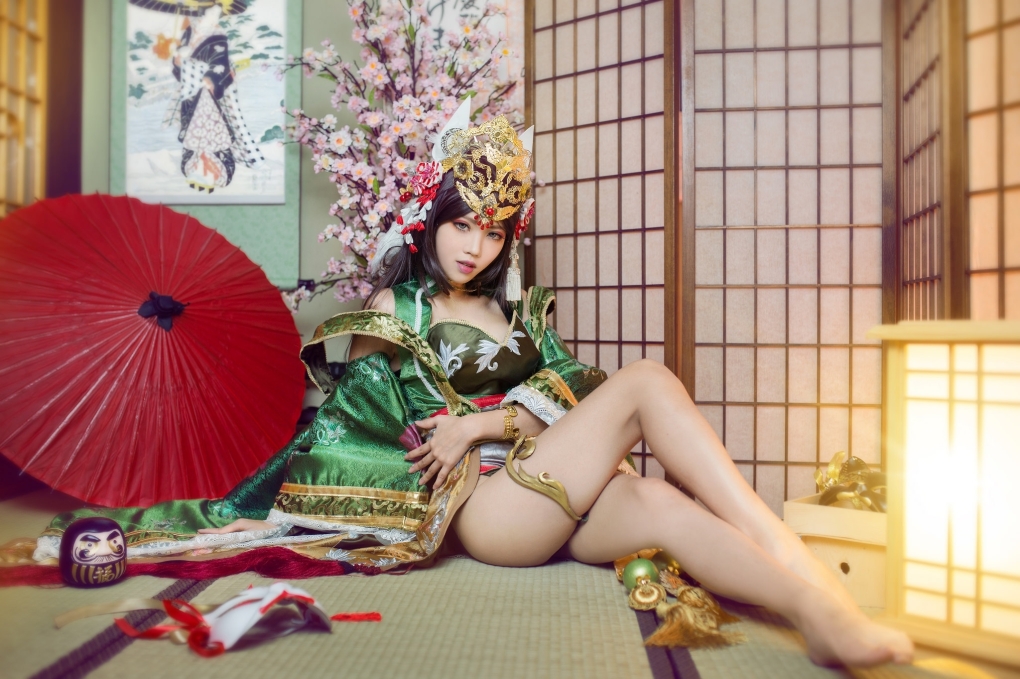 Гейша в зеленом кимоно