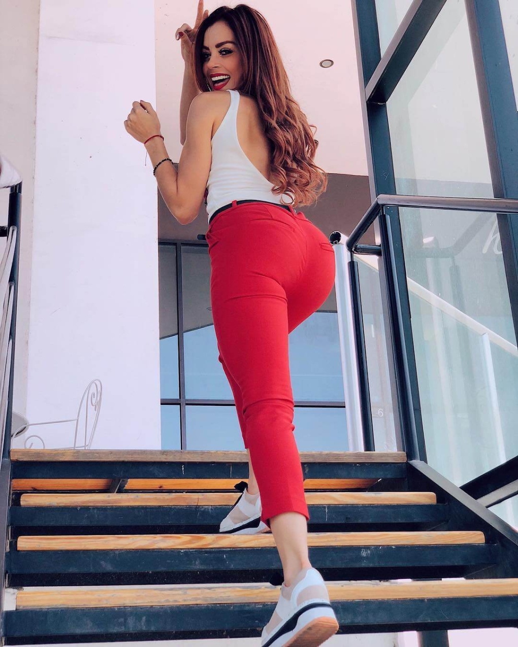 Амбер Джейн секретарша