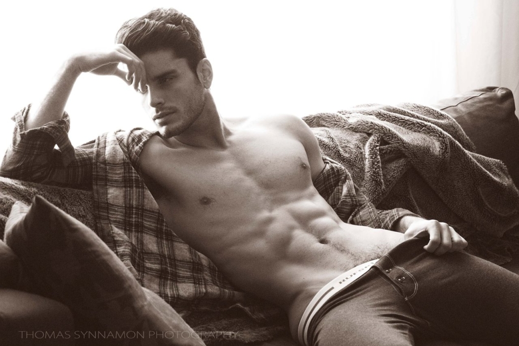 Полуобнаженные парни