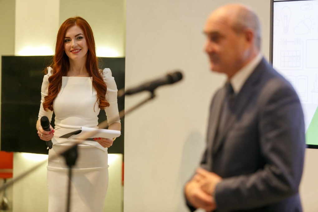 Николь Кузнецова в купальнике