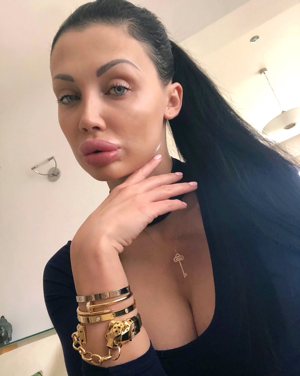 Алетта оушен-Дора-Варга селфи