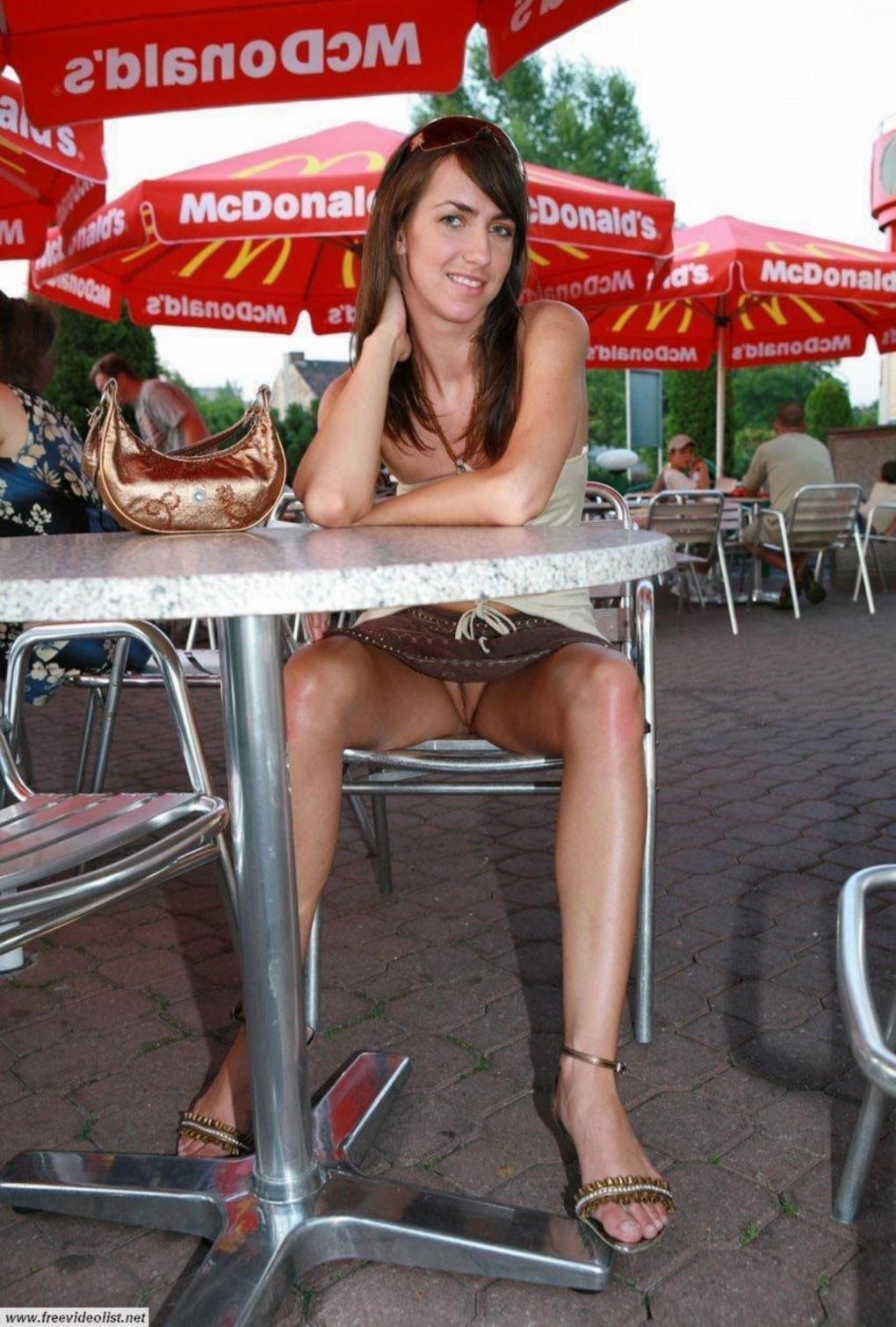 Голые певицы без трусов