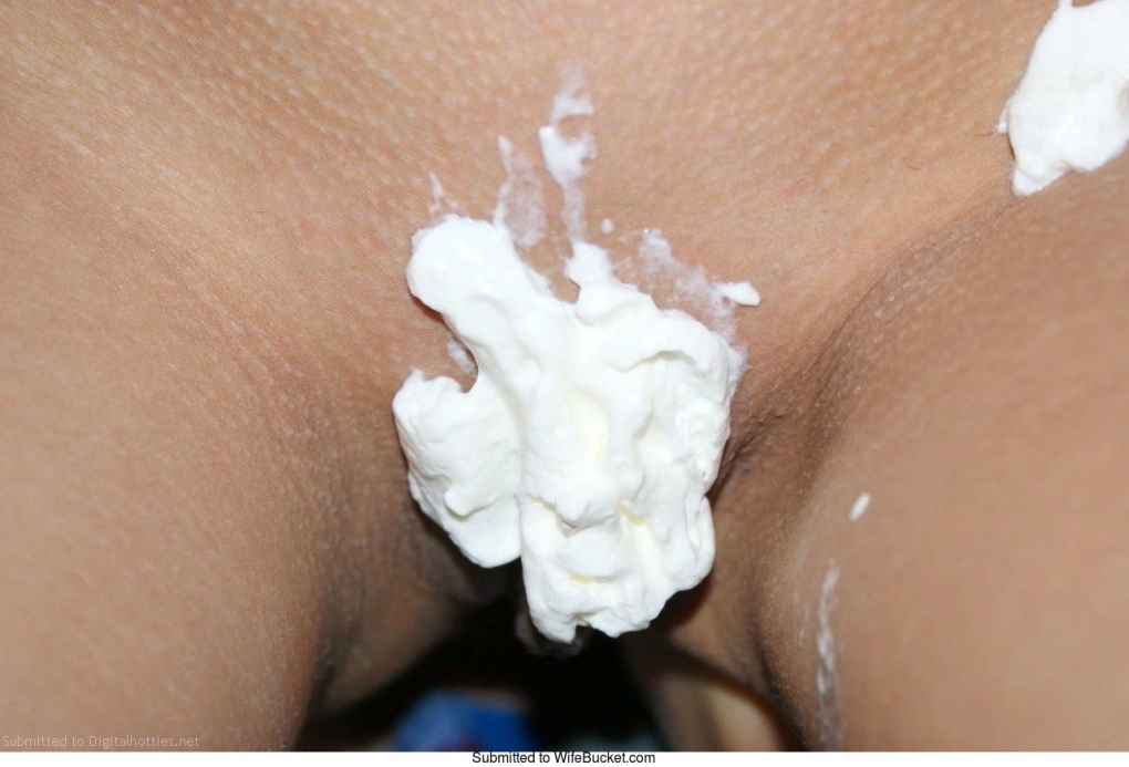 Слизать сливки с её киски