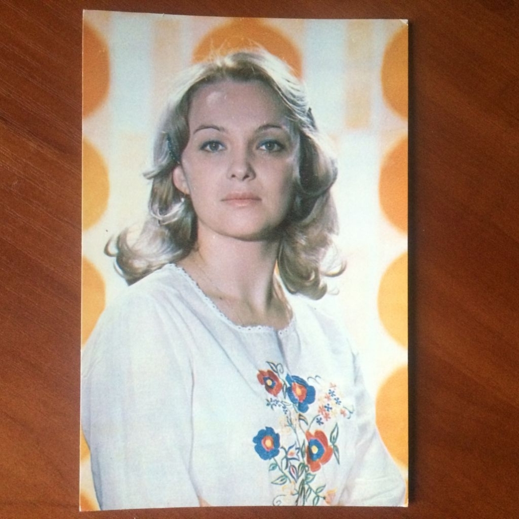 Людмила Гвоздикова в юности