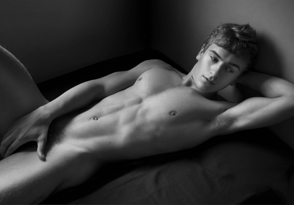 Фотосессия голых мужчин